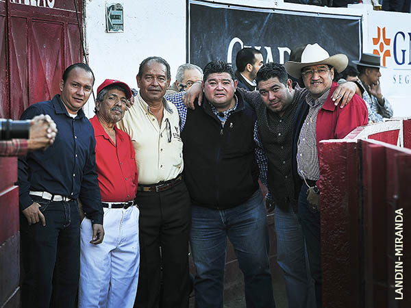 Taurinos en el callej�n de 