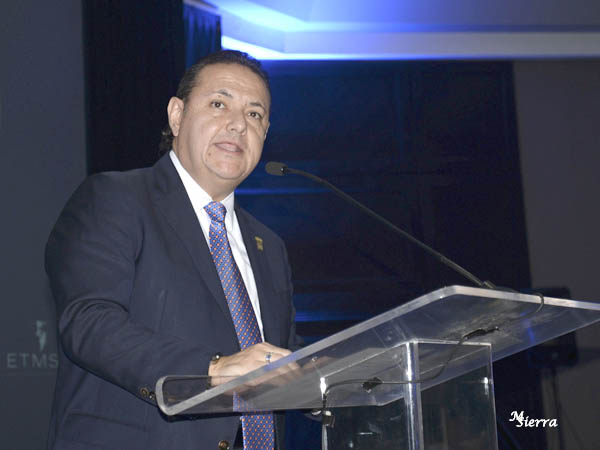 Pol�tico inteligente, y aficionado