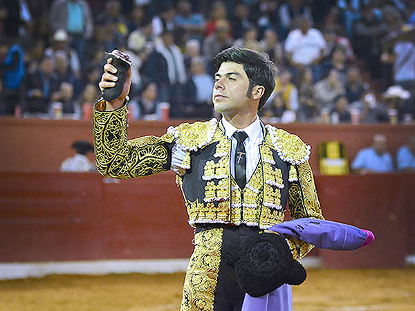 Cort� la �nica oreja de la noche