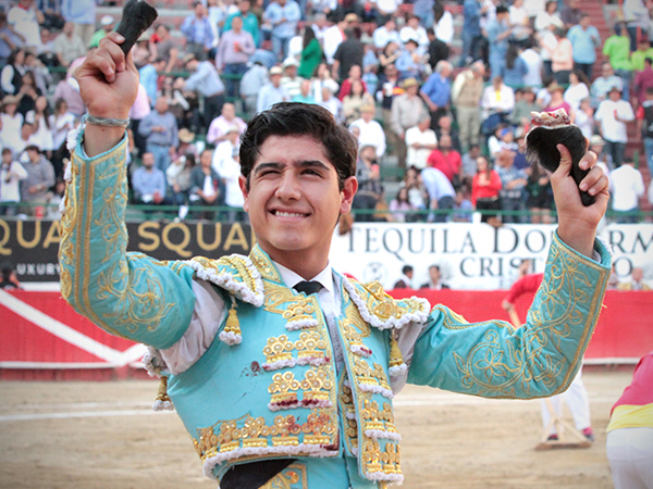 �Dos orejas en Guadalajara!