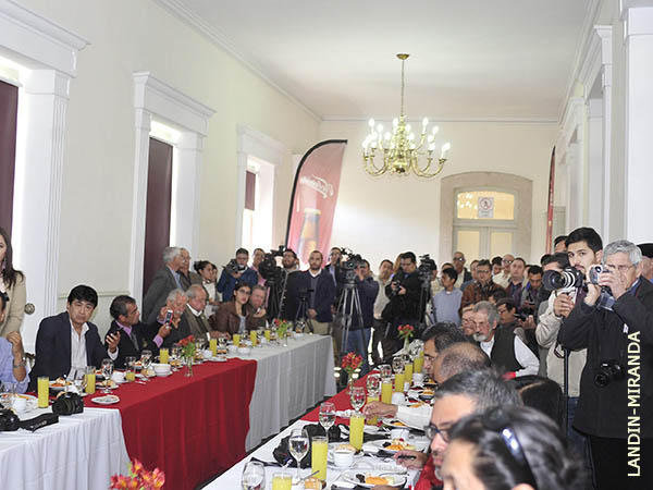 Decenas de periodistas