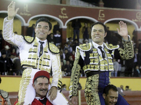 Dos toreros triunfadores