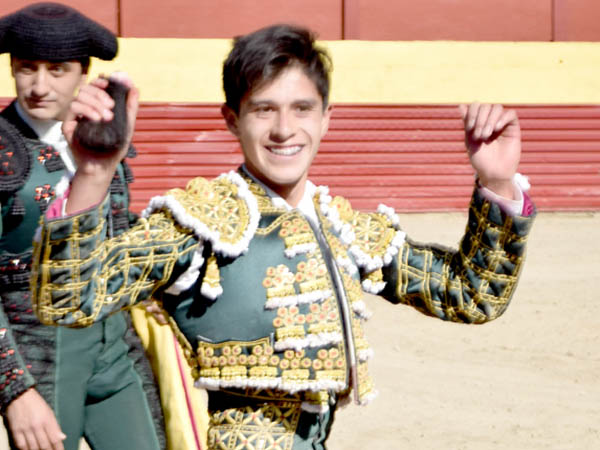 Tarde de tres orejas