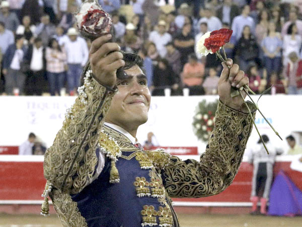 Gerardo Adame pase� una oreja