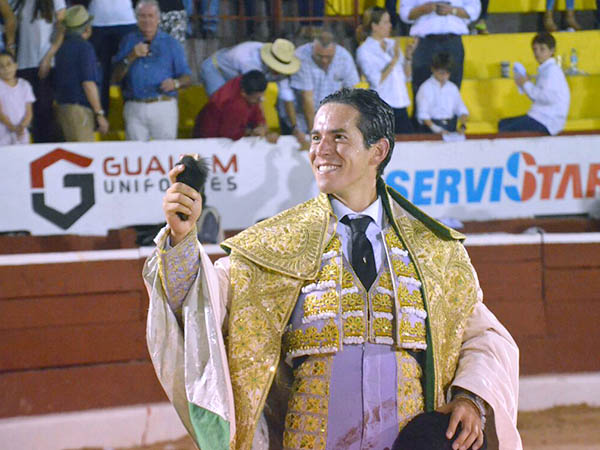 A paso firme, con torer�a