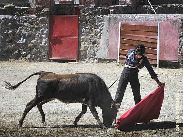 Juan Pablo Herrera la complementa