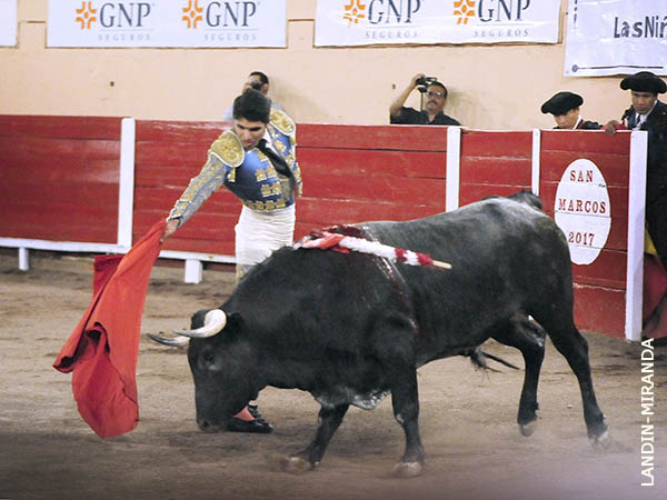 Poco le dur� el motor al negro