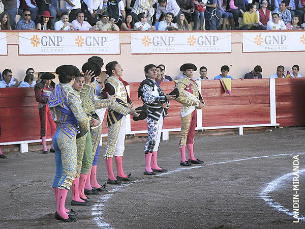 Novillada de seis espadas