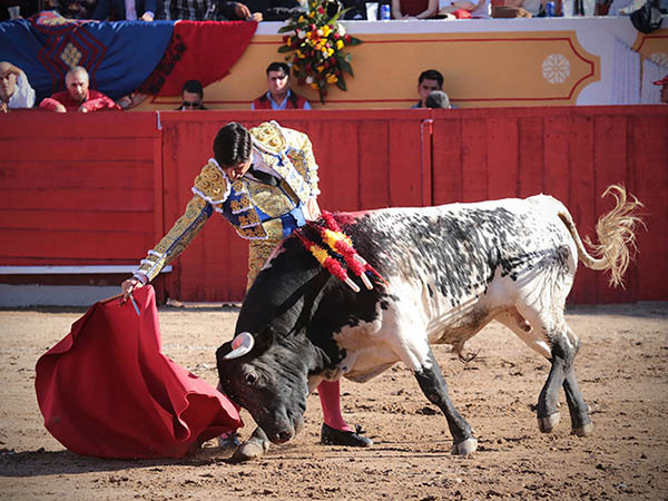 La mano en la cintura