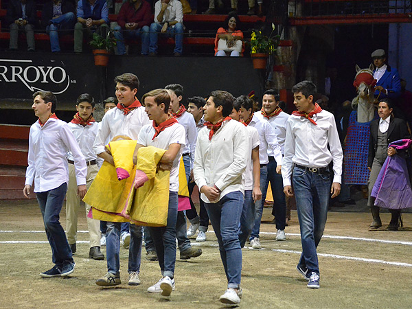 Alumnos del club de tauromaquia