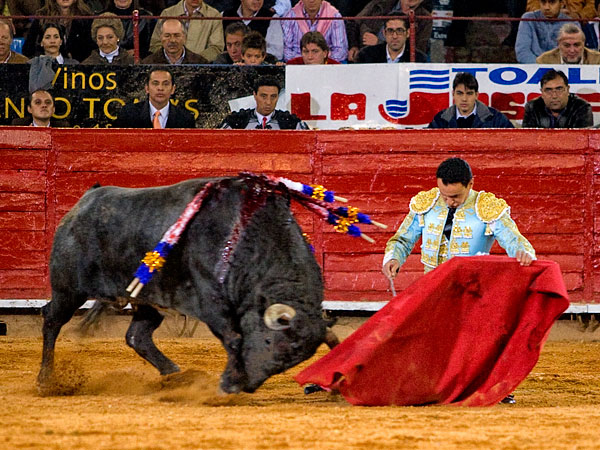 Dobl�ndose con el sexto