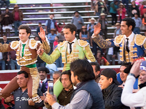 Todos a hombros en Xalostoc