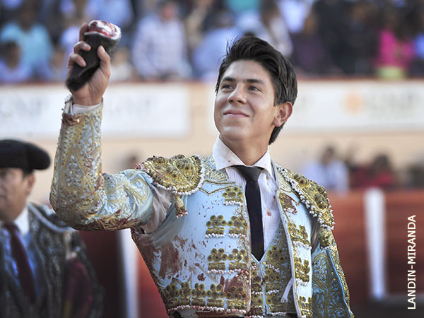 Recogi� una oreja de peso