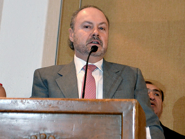 Julio Uribe dio los carteles