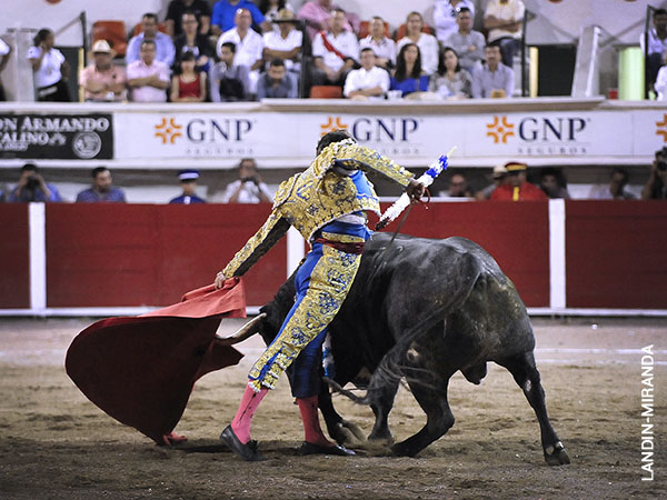 Francamente bien con la zurda