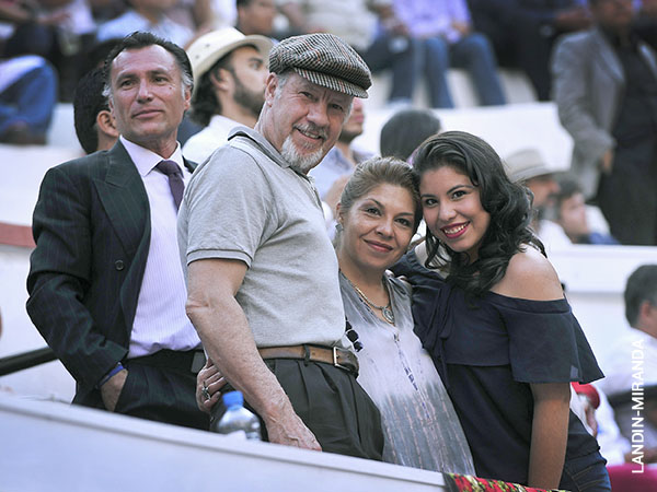 El palco de Manolo Arruza