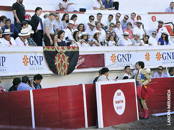 A su padre y a su mentor