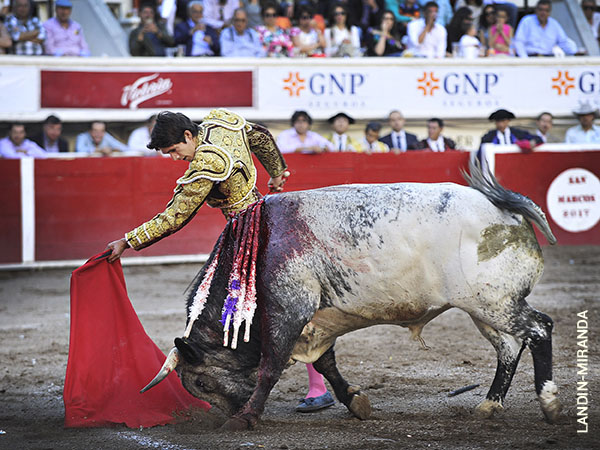 El tercero, era un aut�ntico dije