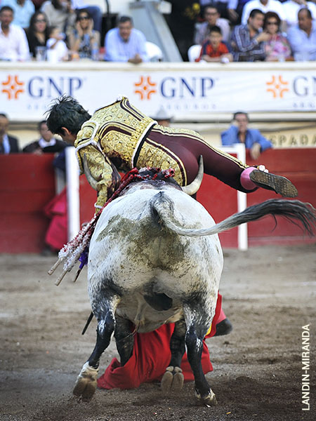 Le apunt� el pit�n