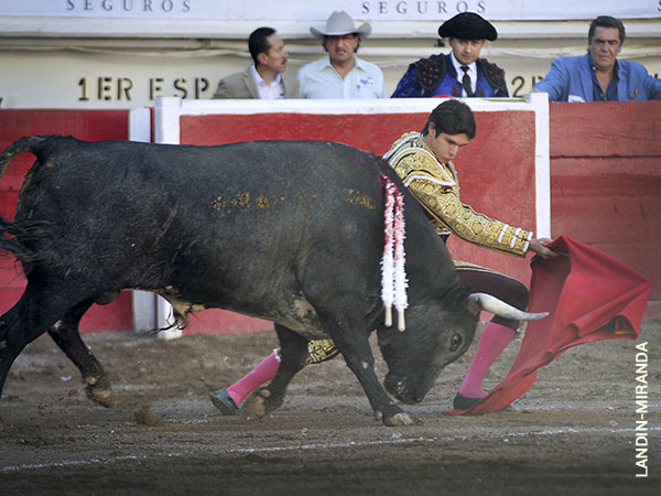 Castella abri� el mano a mano