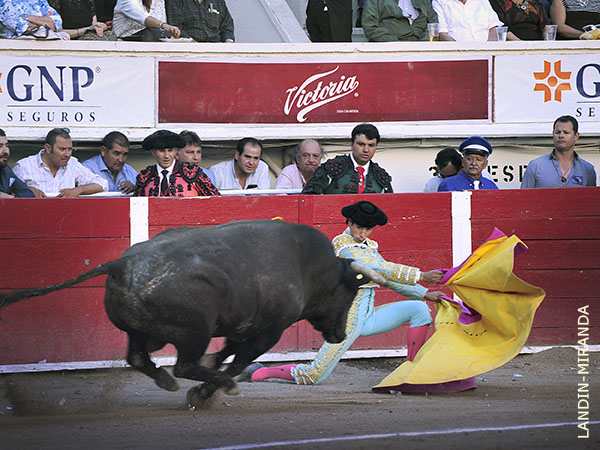 Adame saluda a su primero