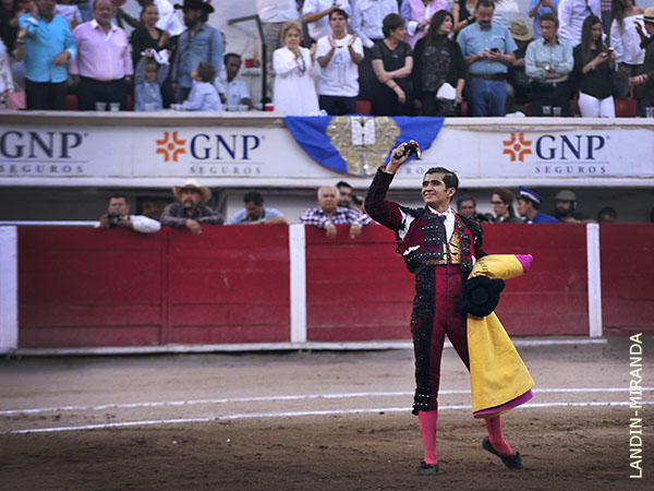 Una y fuerte petici�n de la segunda