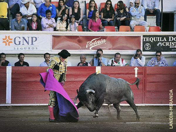 Ferm�n RIvera abri� el festejo