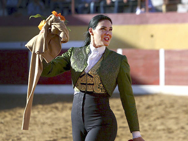 La caballista dio vuelta al ruedo