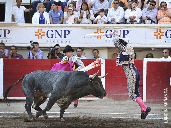 V�ctor Mora en banderillas