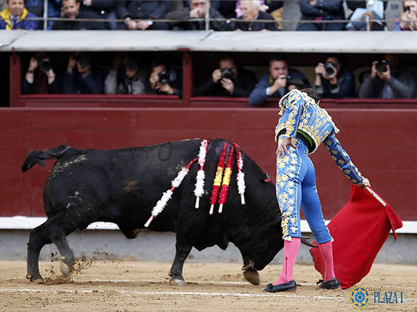 Por el tit�n derecho