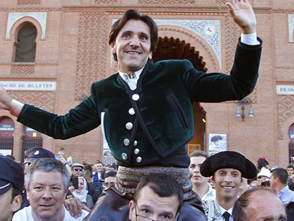 Puerta grande al caballista