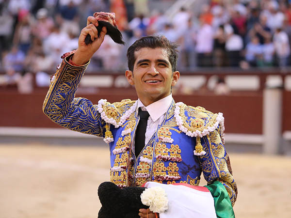 Ense�oreando su jerarqu�a