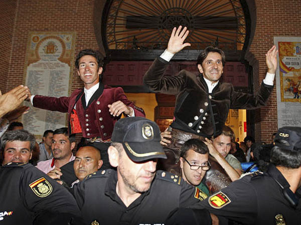 Triunfal mano a mano