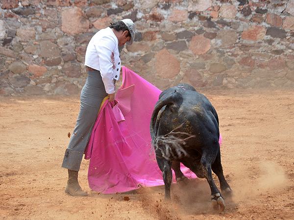 Cruz Ord��ez,ante un gran toro
