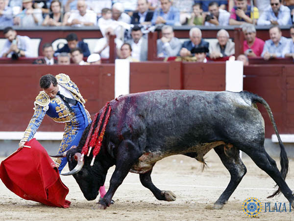 Rafaelillo, ovaci�n en el cerrojazo