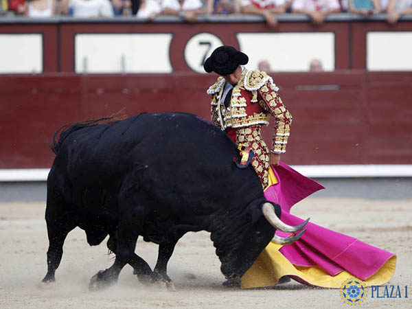 El Juli, una en la beneficencia