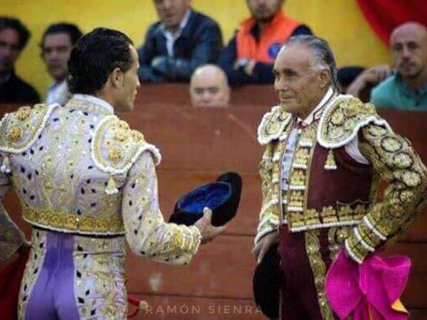 Ahora mismo, se saludan de nuevo