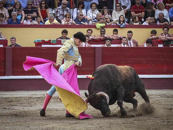 Remate capotero de Gin�s