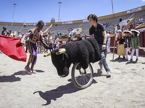 Fiesta alegre y bulliciosa