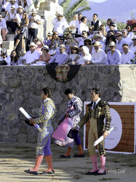 Corriendo las cortes�as