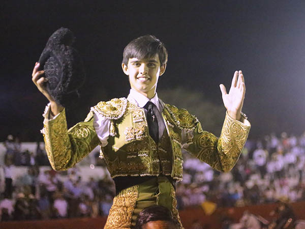 Triunf� cortando dos orejas