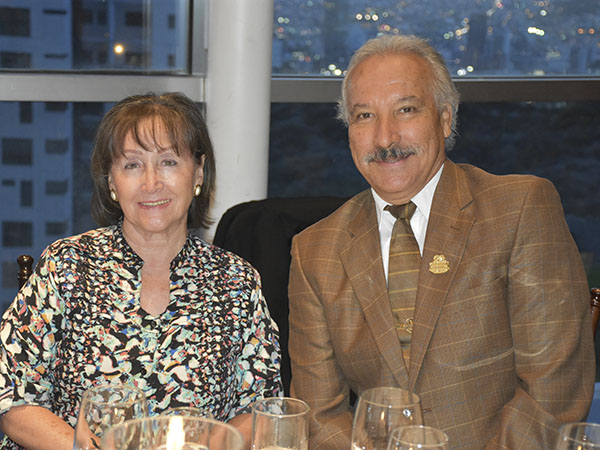 Germ�n Flores y su esposa