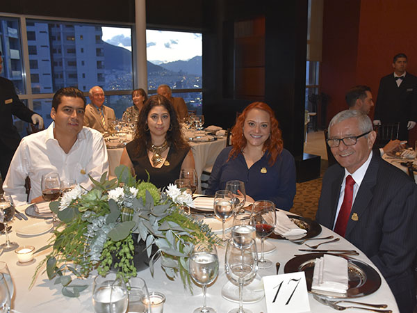 La mesa de Sergio Am�zquita