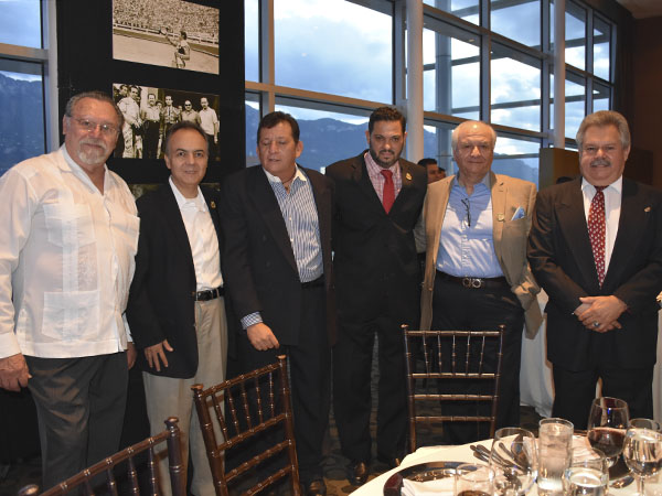 Miembros de la pe�a El Toreo