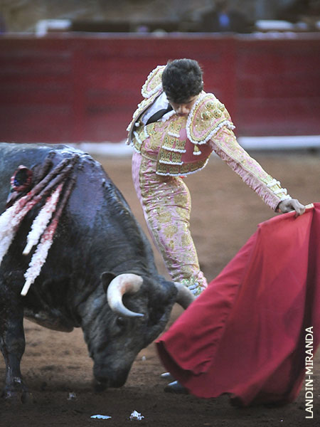 El toreo de zapatillas clavadas