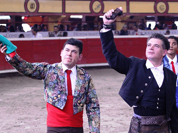 Horacio corta una oreja de peso