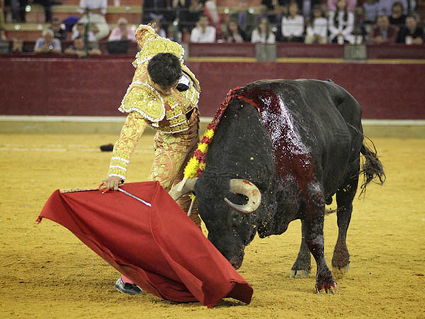 Acompasado, por el derecho