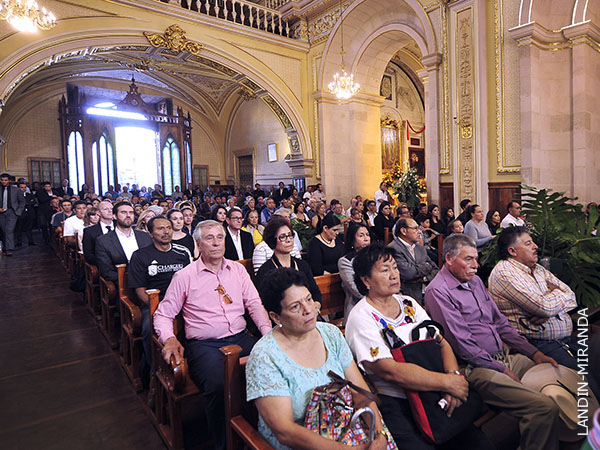 Entrad�n en el templo