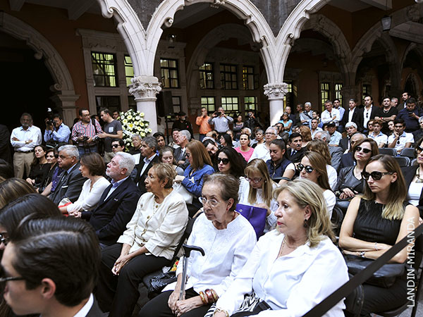 Homenaje de las autoridades