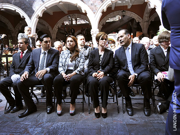 Alcaldesa y gobernador, presentes
